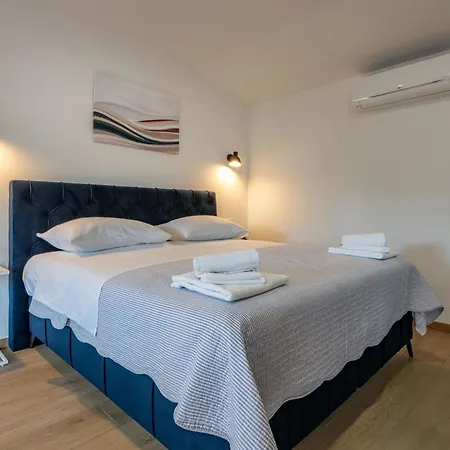 Dika, A Beautiful And Spacious With A Fantastic Pool