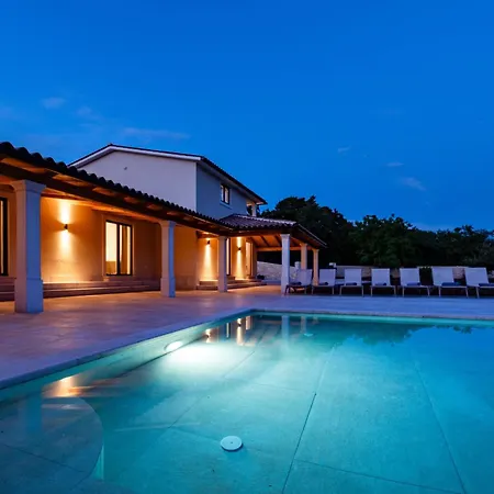 Dika, A Beautiful And Spacious With A Fantastic Pool بيت للعطل *