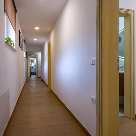 Dika, A Beautiful And Spacious With A Fantastic Pool *