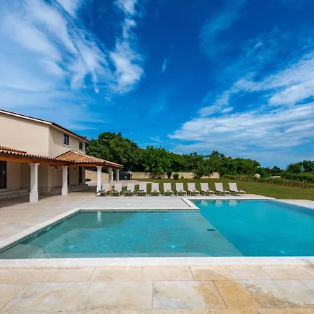 Dika, A Beautiful And Spacious With A Fantastic Pool * Gradisce (Istria)