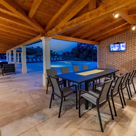 Dika, A Beautiful And Spacious With A Fantastic Pool * Gradisce (Istria)