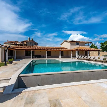 Dika, A Beautiful And Spacious With A Fantastic Pool بيت للعطل *