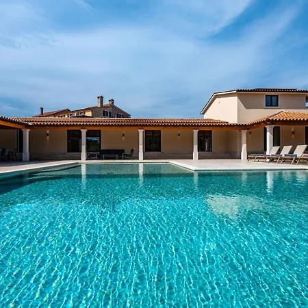 بيت للعطل Dika, A Beautiful And Spacious With A Fantastic Pool Gradisce (Istria)