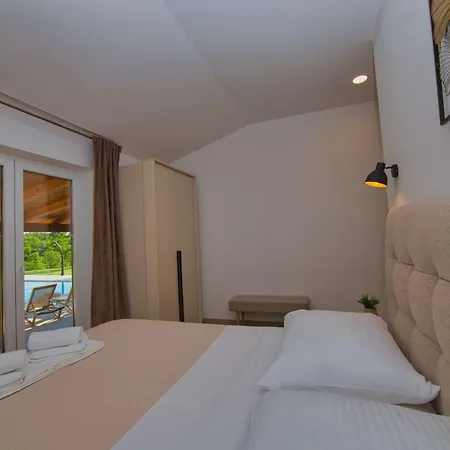 Dika, A Beautiful And Spacious With A Fantastic Pool