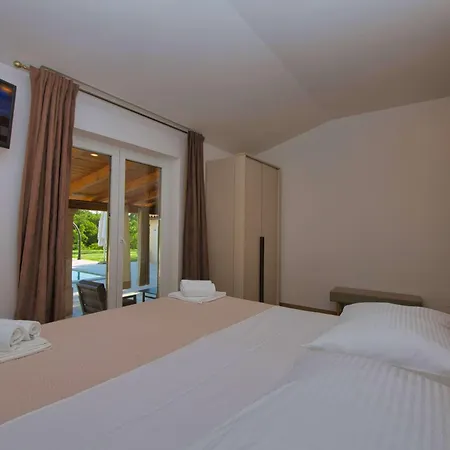 Dika, A Beautiful And Spacious With A Fantastic Pool Gradisce (Istria)