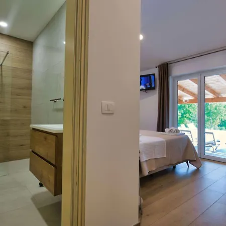 Dika, A Beautiful And Spacious With A Fantastic Pool