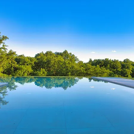 Dom wakacyjny Dika, A Beautiful And Spacious With A Fantastic Pool Gradisce (Istria)