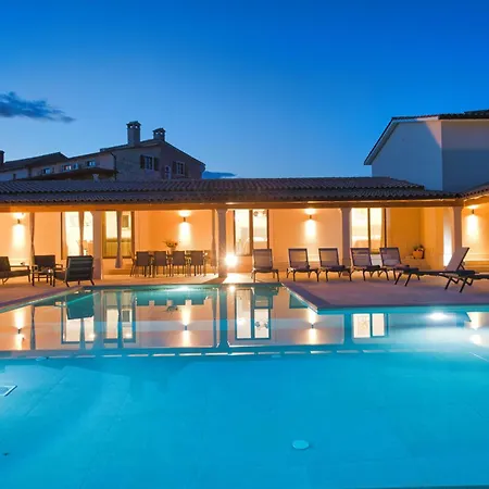 Dika, A Beautiful And Spacious With A Fantastic Pool *