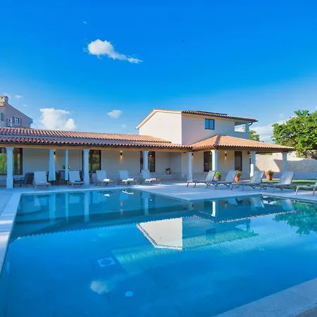 Dika, A Beautiful And Spacious With A Fantastic Pool Dom wakacyjny *