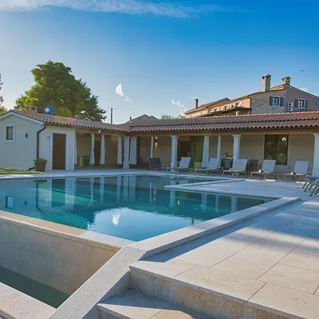Dika, A Beautiful And Spacious With A Fantastic Pool Gradisce (Istria)
